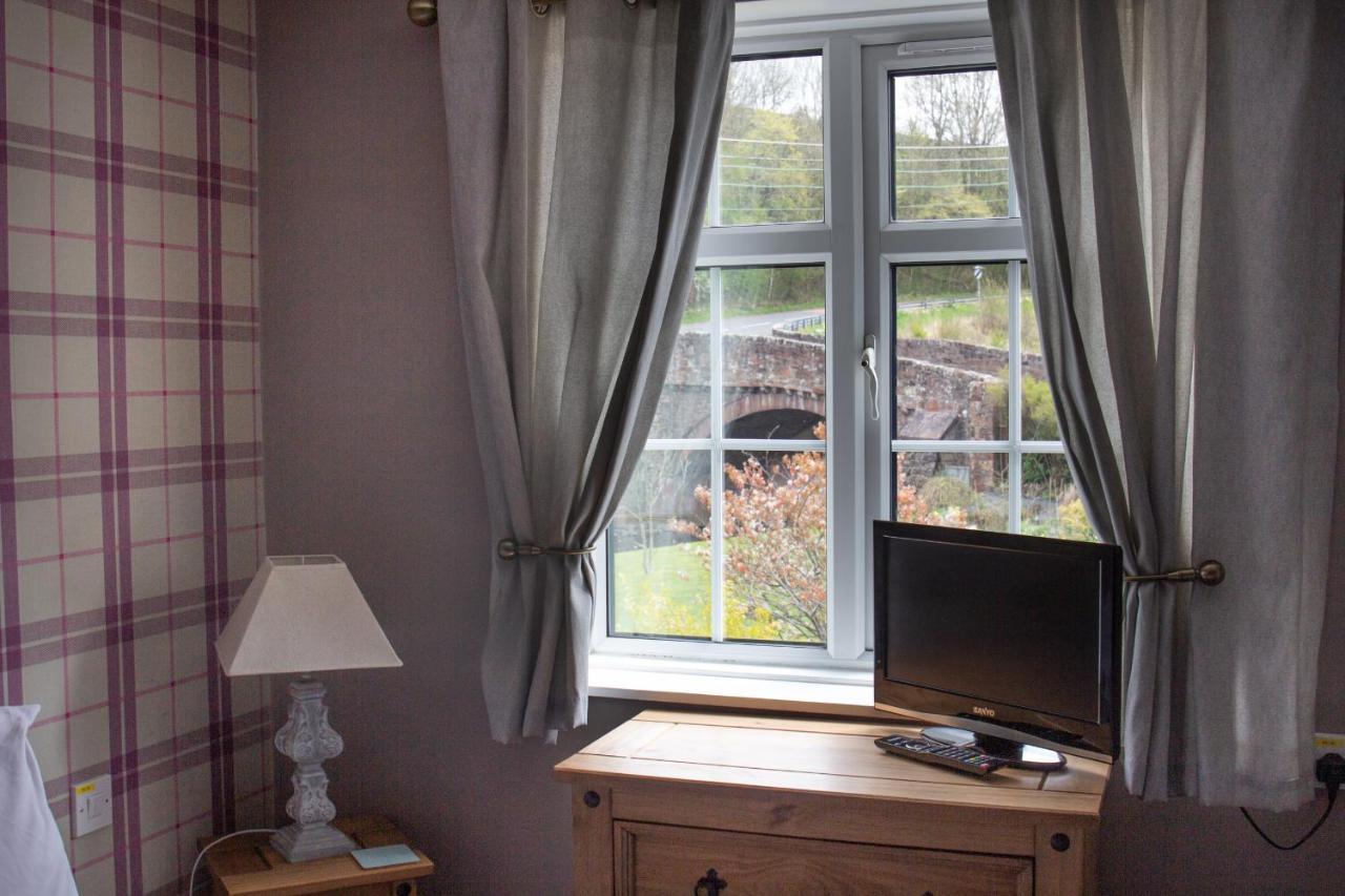 Horse And Hound Country Inn Bonchester Bridge Bagian luar foto