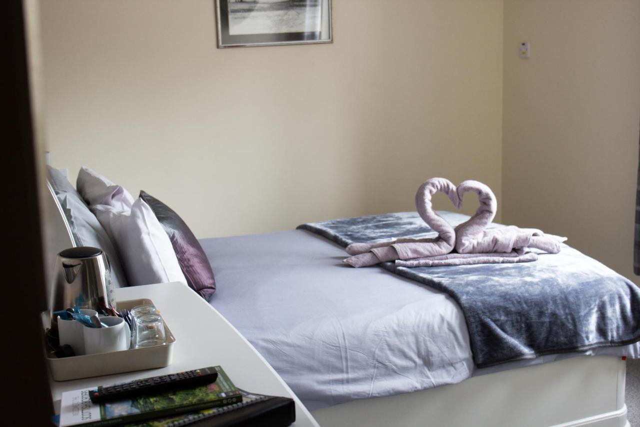 Horse And Hound Country Inn Bonchester Bridge Bagian luar foto