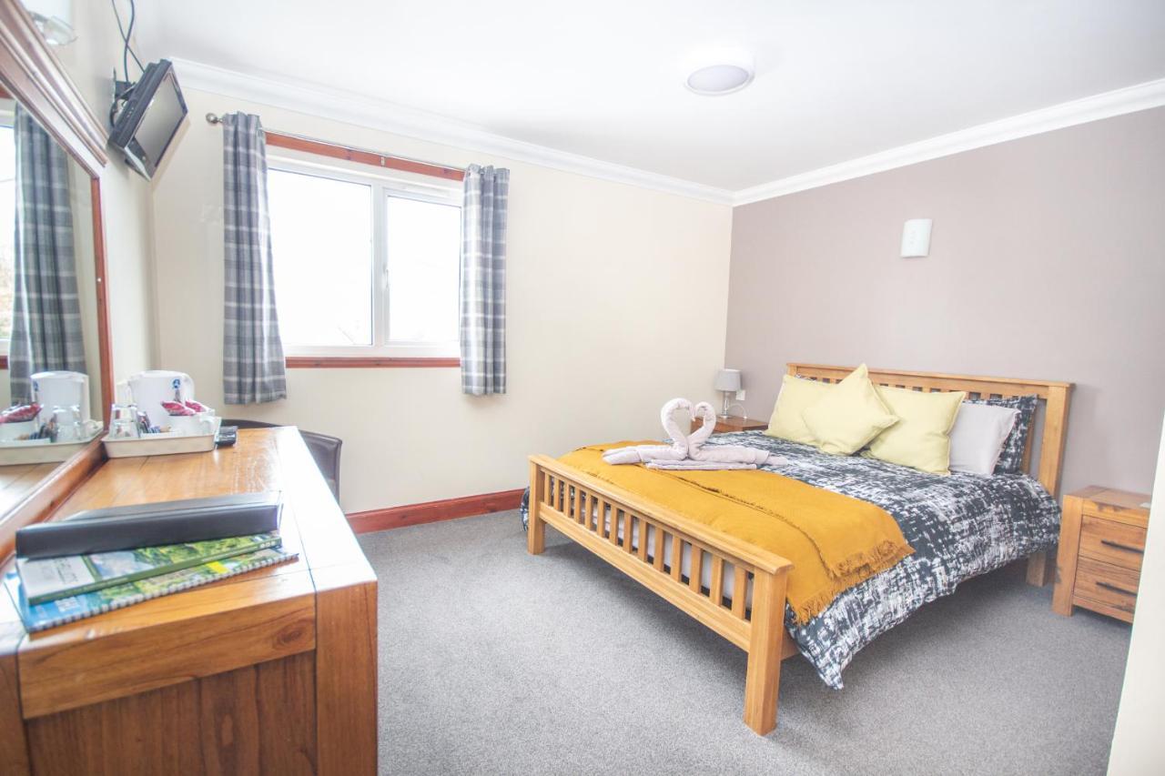 Horse And Hound Country Inn Bonchester Bridge Bagian luar foto